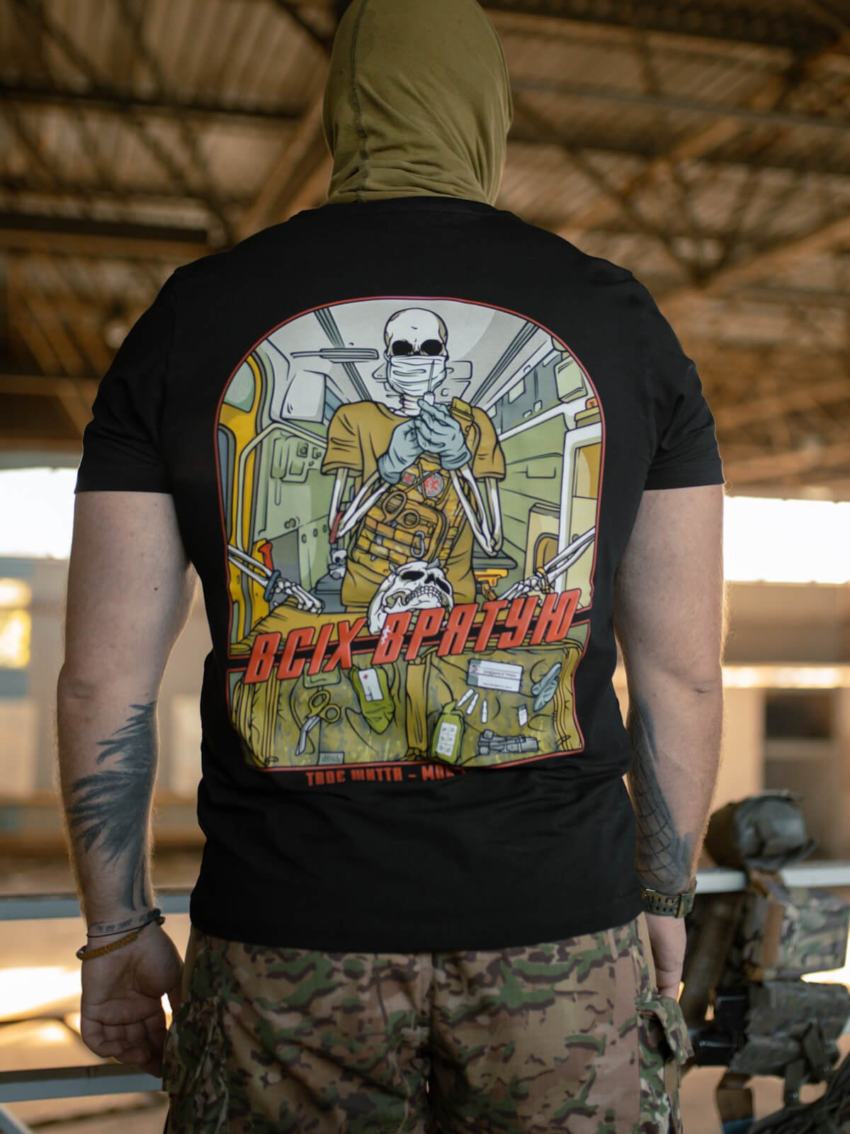 Футболка чорна "Всіх врятую"